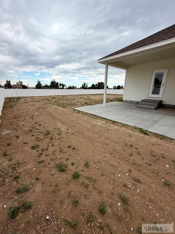 360 Meadow Walk Dr, Shelley, ID 83274