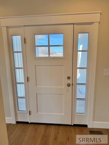 360 Meadow Walk Dr, Shelley, ID 83274