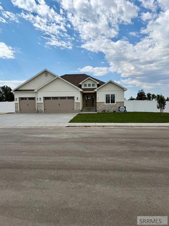 360 Meadow Walk Dr, Shelley, ID 83274