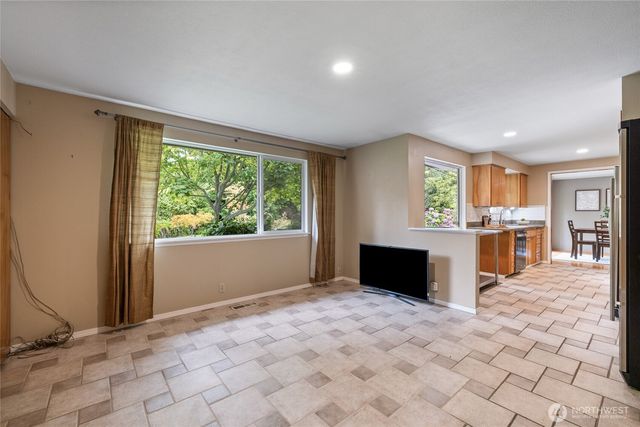 7215 25th Street W, University Place, WA 98466