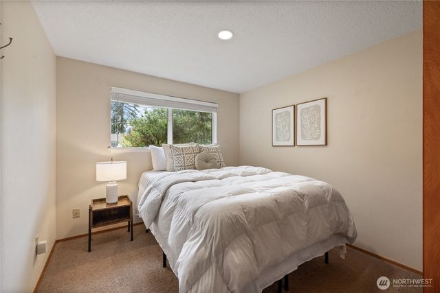7215 25th Street W, University Place, WA 98466