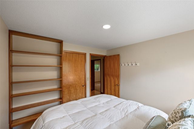 7215 25th Street W, University Place, WA 98466
