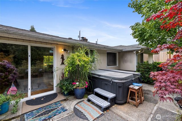 7215 25th Street W, University Place, WA 98466