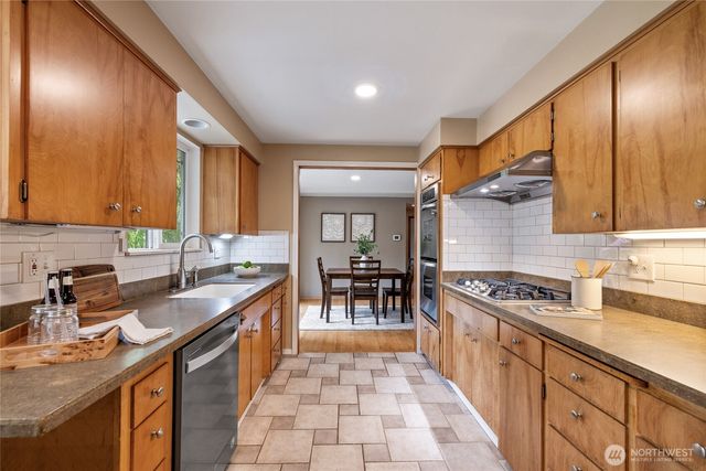 7215 25th Street W, University Place, WA 98466