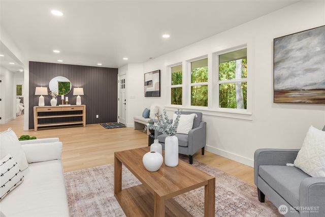 14442 Phelps Road NE, Bainbridge Island, WA 98110