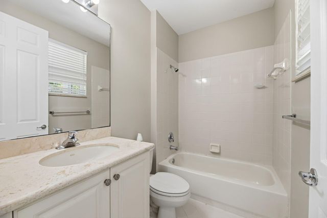 9705 Napoli Woods Lane, Delray Beach, FL 33446