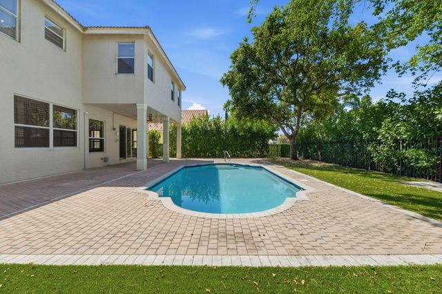 9705 Napoli Woods Lane, Delray Beach, FL 33446