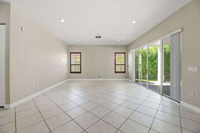 9705 Napoli Woods Lane, Delray Beach, FL 33446