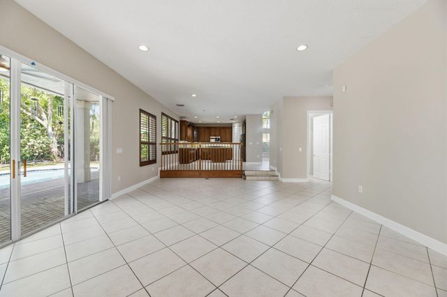 9705 Napoli Woods Lane, Delray Beach, FL 33446