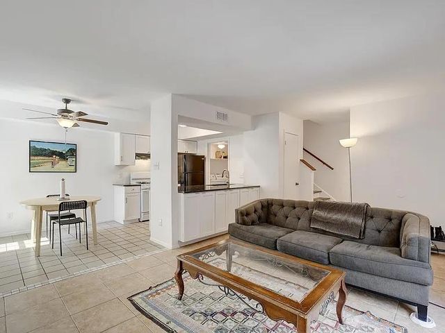 5807 Cougar DR B, Austin, TX 78745