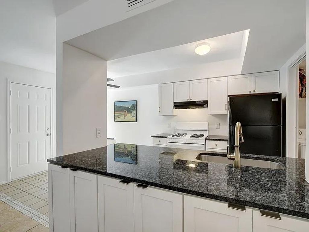 5807 Cougar DR B, Austin, TX 78745