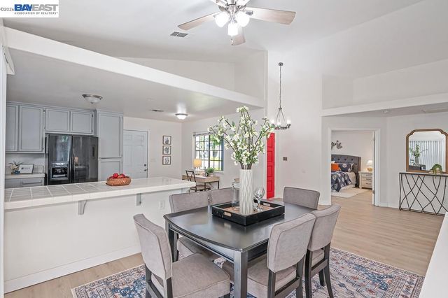 10 Fig Leaf Ct, Sacramento, CA 95838
