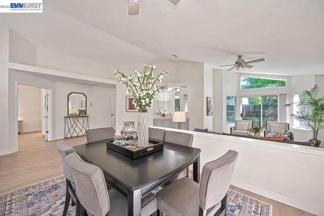 10 Fig Leaf Ct, Sacramento, CA 95838