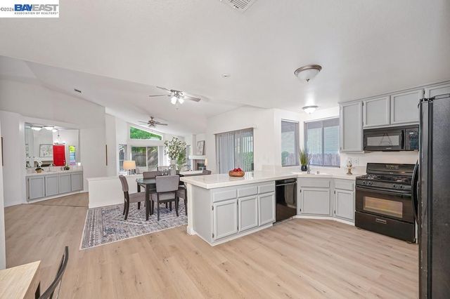 10 Fig Leaf Ct, Sacramento, CA 95838