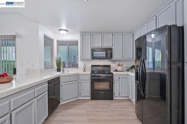 10 Fig Leaf Ct, Sacramento, CA 95838