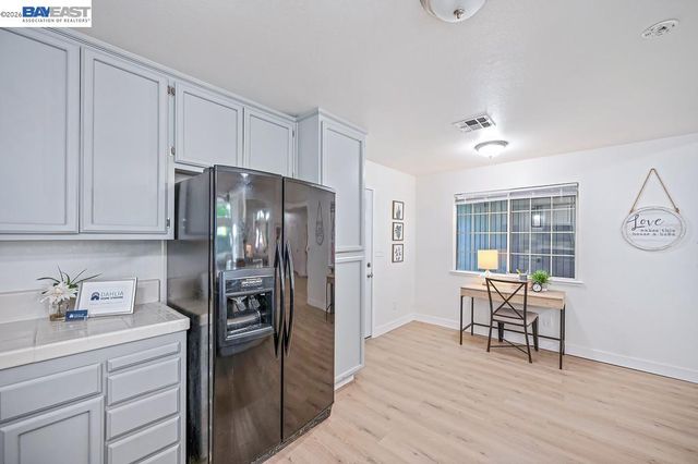 10 Fig Leaf Ct, Sacramento, CA 95838