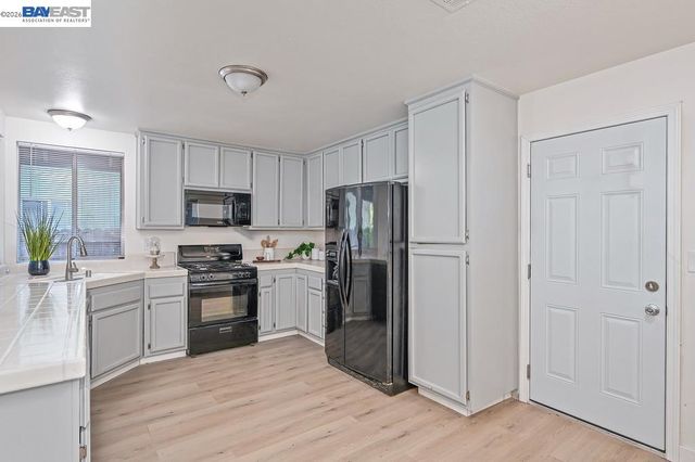 10 Fig Leaf Ct, Sacramento, CA 95838