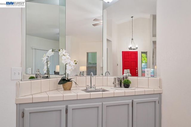 10 Fig Leaf Ct, Sacramento, CA 95838