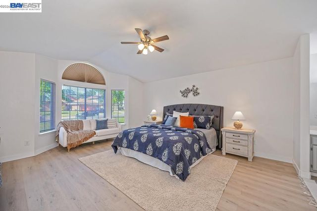 10 Fig Leaf Ct, Sacramento, CA 95838