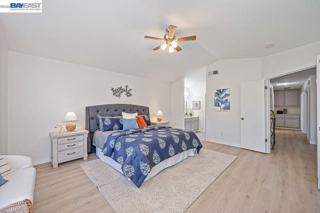 10 Fig Leaf Ct, Sacramento, CA 95838