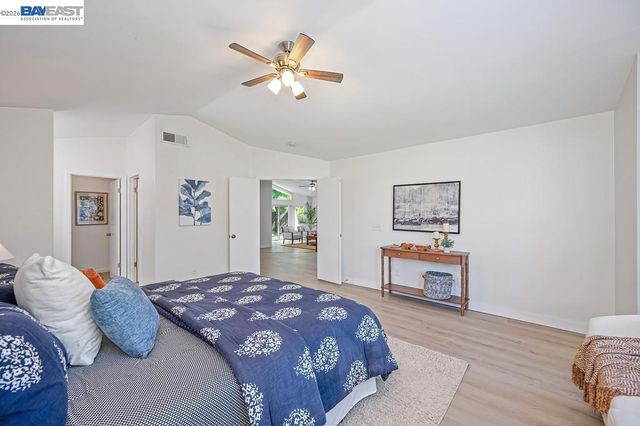 10 Fig Leaf Ct, Sacramento, CA 95838
