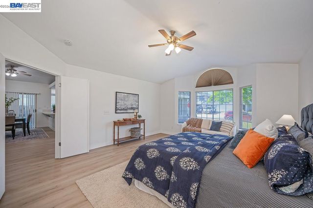 10 Fig Leaf Ct, Sacramento, CA 95838