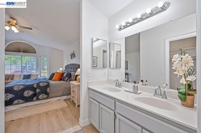 10 Fig Leaf Ct, Sacramento, CA 95838