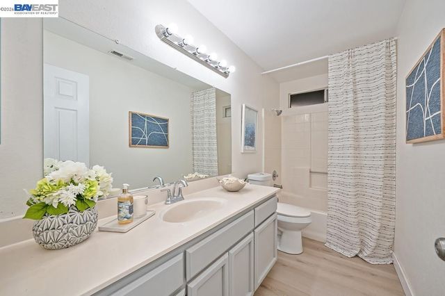 10 Fig Leaf Ct, Sacramento, CA 95838
