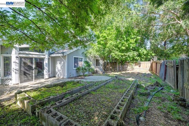 10 Fig Leaf Ct, Sacramento, CA 95838