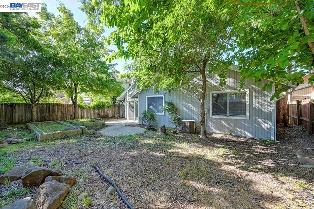 10 Fig Leaf Ct, Sacramento, CA 95838