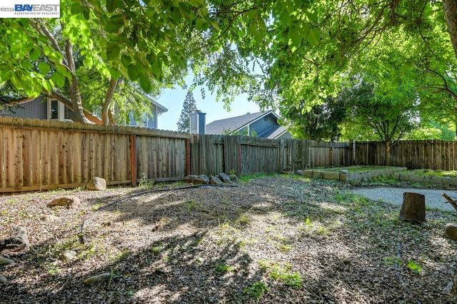 10 Fig Leaf Ct, Sacramento, CA 95838