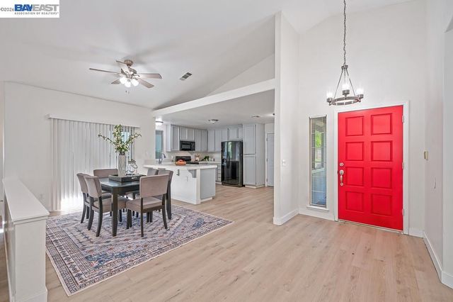 10 Fig Leaf Ct, Sacramento, CA 95838
