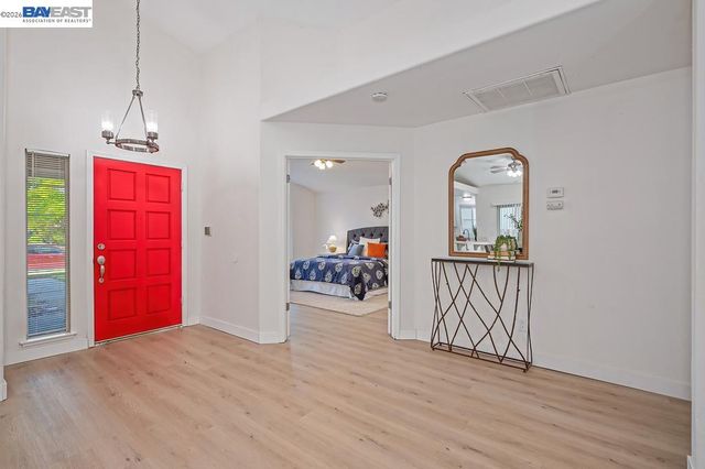 10 Fig Leaf Ct, Sacramento, CA 95838