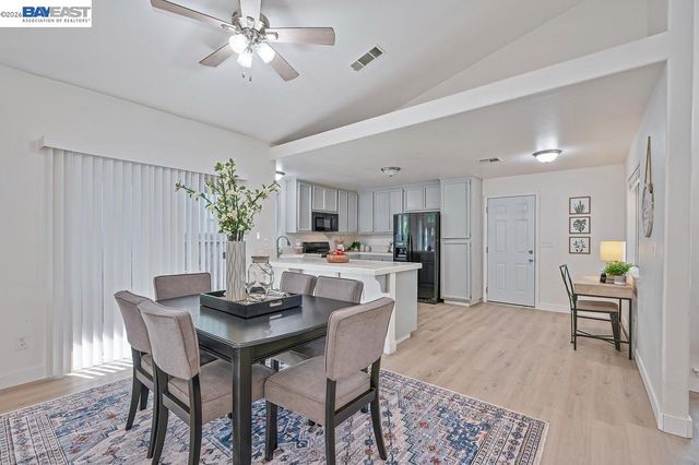 10 Fig Leaf Ct, Sacramento, CA 95838