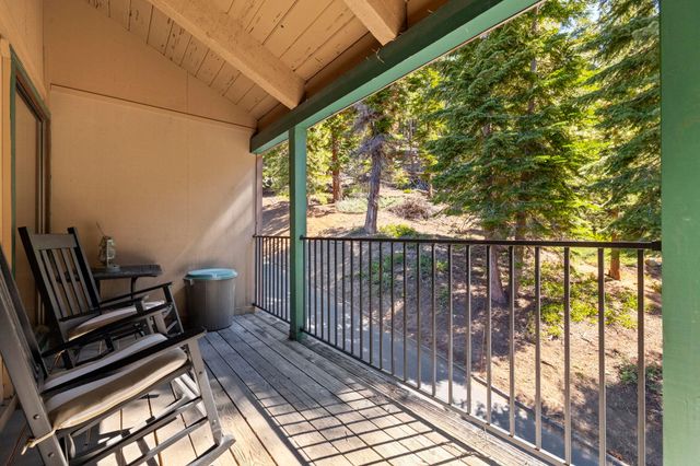 33757 Upper Leland Rd B, Pinecrest, CA 95364