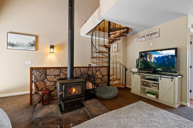 33757 Upper Leland Rd B, Pinecrest, CA 95364