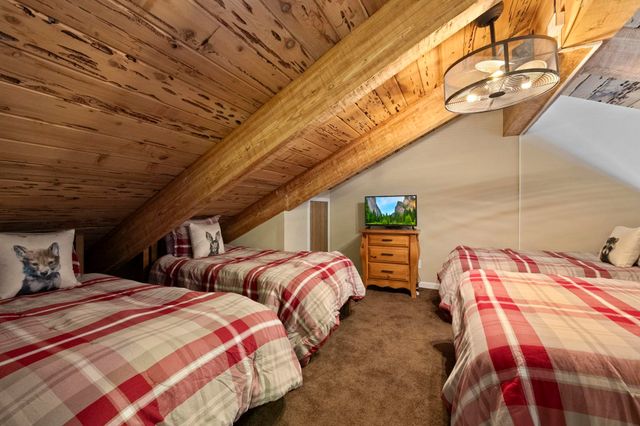 33757 Upper Leland Rd B, Pinecrest, CA 95364