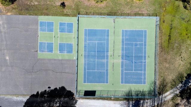 33757 Upper Leland Rd B, Pinecrest, CA 95364