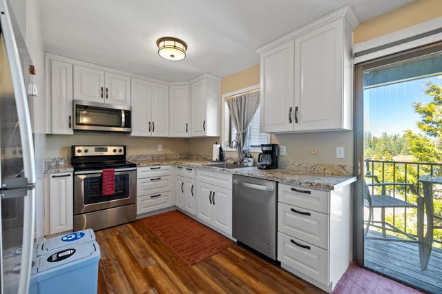 33757 Upper Leland Rd B, Pinecrest, CA 95364