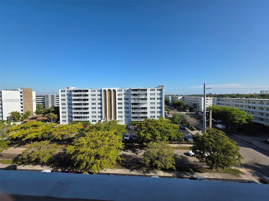 319 NE 14th Avenue 702, Hallandale Beach, FL 33009