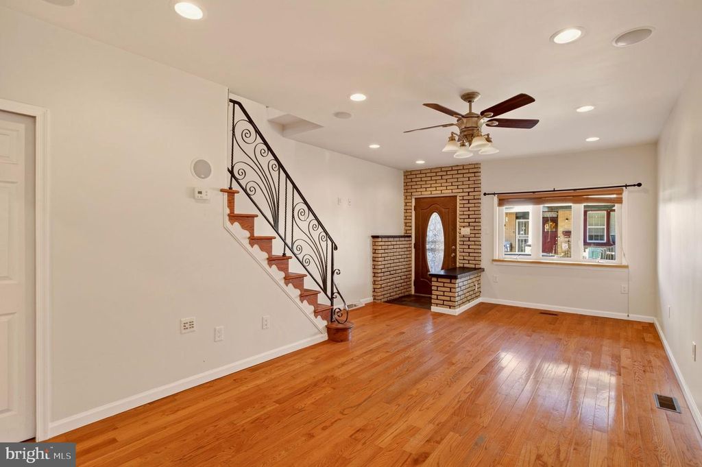 2442 S LAWRENCE ST, PHILADELPHIA, PA 19148 — photo 5