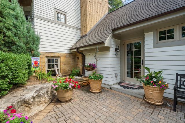 20590 Linden Road, Deephaven, MN 55331