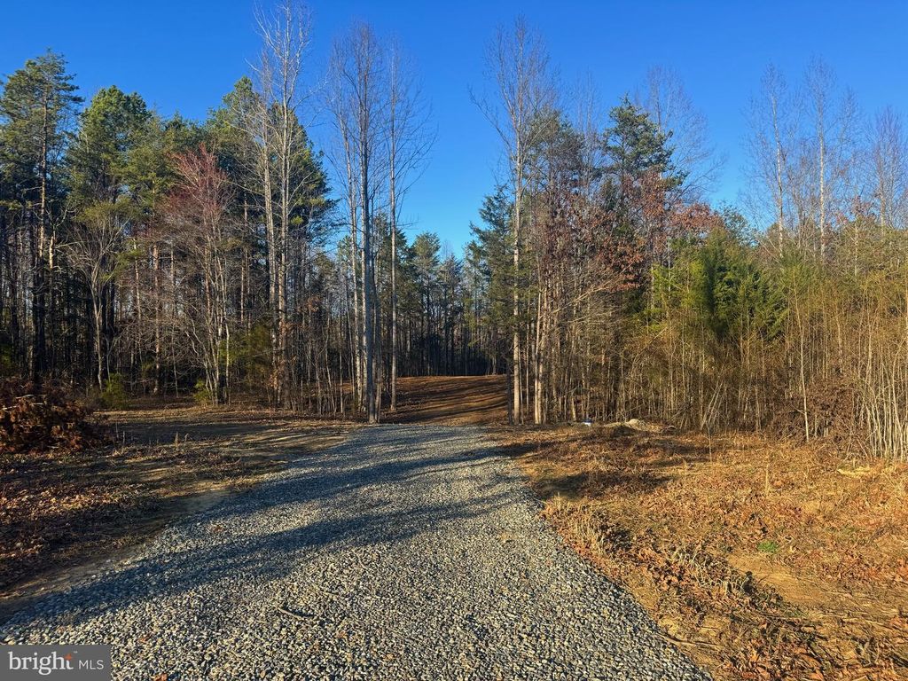 541 EQUESTRIAN LANDING TRL, Bumpass, VA 23024