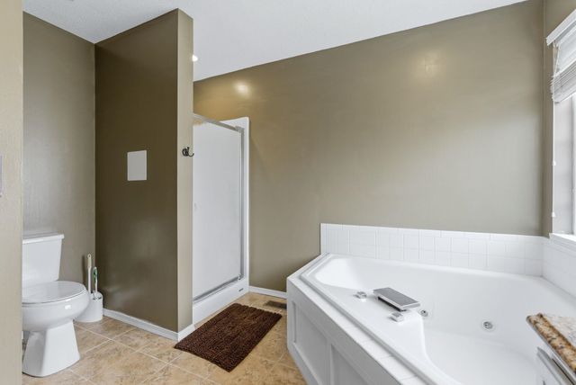1412 Clubhouse Ct., Andover, KS 67002