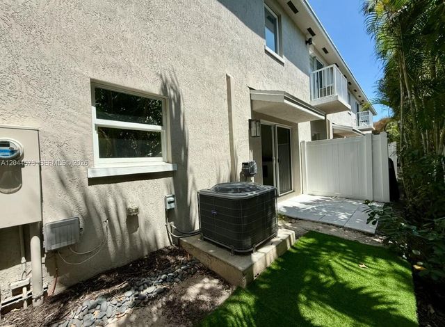 1035 NW 2nd Avenue, Fort Lauderdale, FL 33311