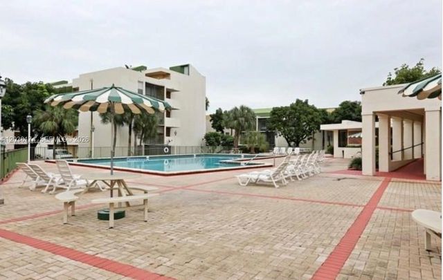 8810 Fontainebleau Boulevard 303, Miami, FL 33172