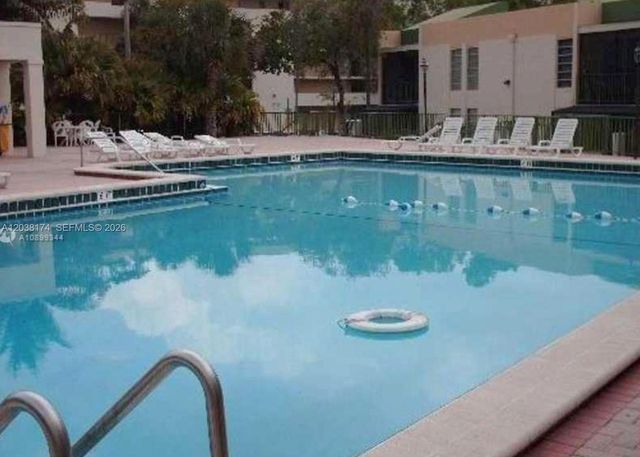 8810 Fontainebleau Boulevard 303, Miami, FL 33172