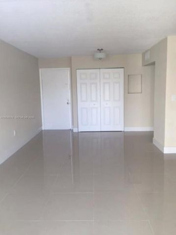 8810 Fontainebleau Boulevard 303, Miami, FL 33172