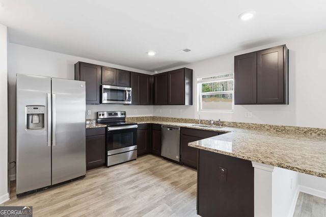 490 Caledon Way, Hampton, GA 30228