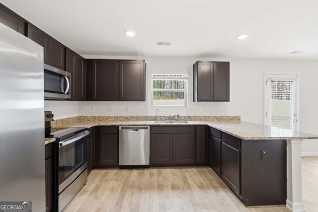 490 Caledon Way, Hampton, GA 30228